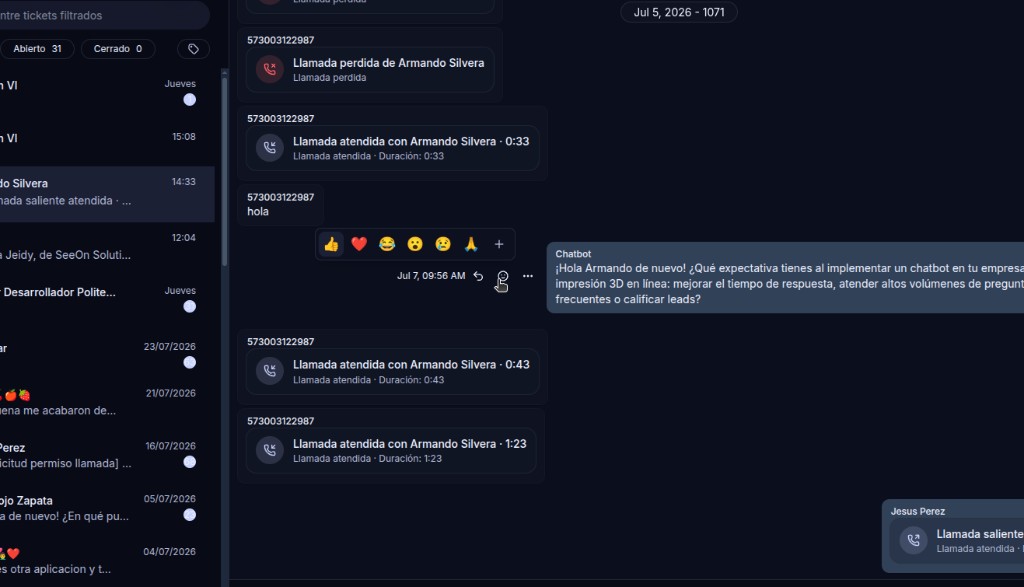 Chat de SeeOn con menú de reacciones emoji sobre un mensaje